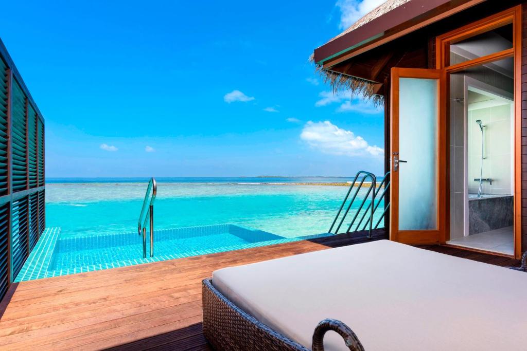 Water Bungalow with Pool