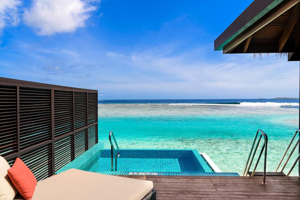 Water Bungalow with Pool